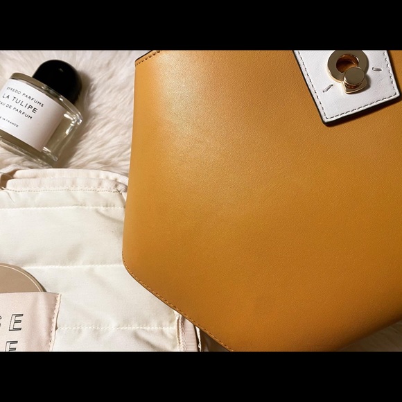 Danse Lente Johnny Bucket Bag(Carmel/White) - Picture 3 of 8